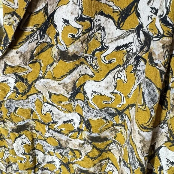 Karen Kane Horse Print Top Sz M Gold‎ V-Neck All Over Graphic Equestrian Western - Picture 2 of 12